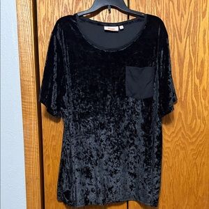 EVRI Black Crushed Velvet Short Sleeve Top with Pocket